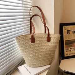 Seaside Raffia Tote – Classic Straw Bag with Vegan Leather Handles